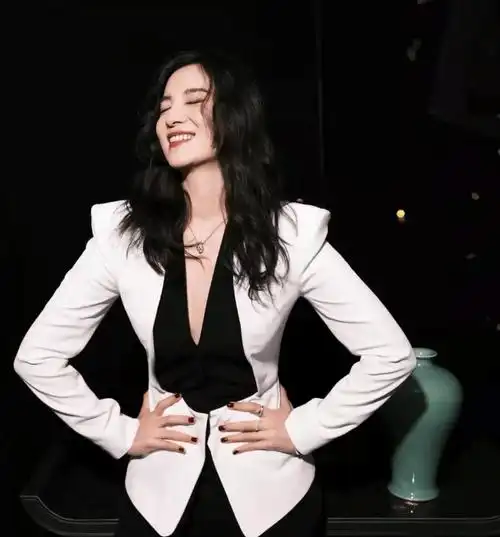 善恶到头终有报43岁无人敢娶的宋佳已经走上了另一条大道