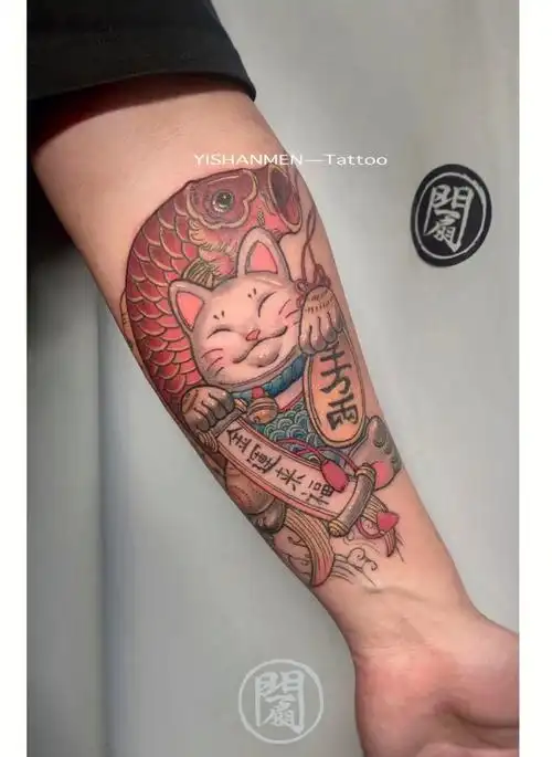 衬托这个招财的寓意[耶]#我的纹身分享#纹身#一扇门纹身#招财猫#纹身