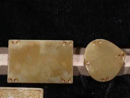 辽金和田玉雕龙纹带板一套