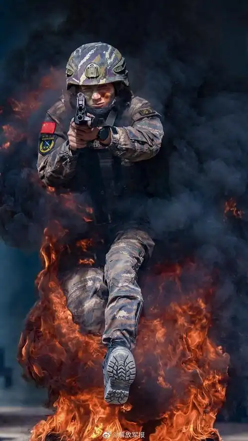 了不起!直击武警特战队员高燃练兵场