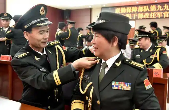 直击第九九〇医院文职干部改任军官仪式|军衔_网易订阅