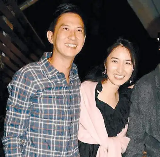 张家辉受访自曝超爱关咏荷,梦到老婆提离婚,醒来流泪挽留_妻子_访谈