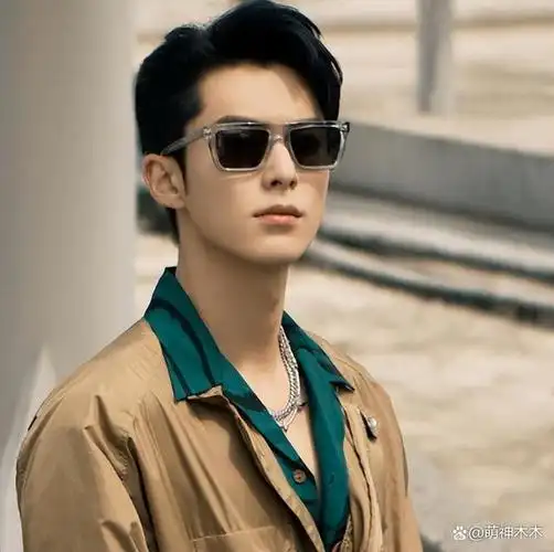 王鹤棣潮牌预售定价引争议,一件卫衣要796,遭吐槽割韭菜