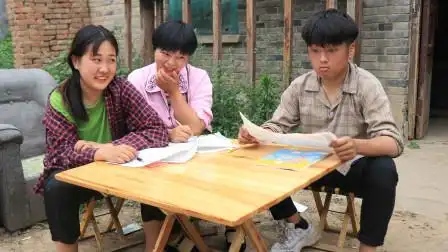 欢欢的童年:小伙伴抄欢欢作业,没想欢欢为了收拾他故意写错,太有趣了