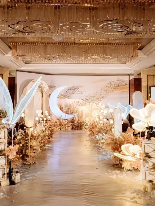 小厅香槟色婚礼布置