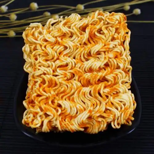 掌心脆干脆面整箱90包混装90后怀旧零食小吃散装干吃面方便面红烧牛肉