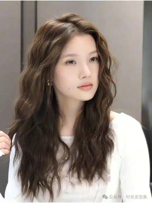 秋天"法式大波浪"卷发,氛围感天花板!_发型_自然_魅力