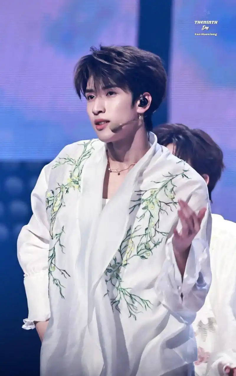 感受一些浩翔哥哥的极致瞬间#严浩翔 #生图 #神级现场 #禁 - 抖音