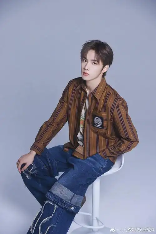 刘耀文胸肌好明显#刘耀文胸肌好明显,文哥的身材真的太优越啦!