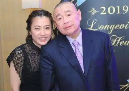 原创陪伴刘銮雄15年为他生孩子的吕丽君为何最后会输给他