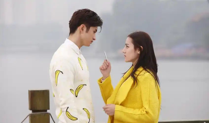 张云龙和迪丽热巴玩过山车,还没等她害怕,张云龙自己怕起来了__凤凰网