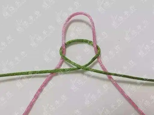 急急急简单的两股红绳手链编法 双色绳手链制作图解绳子编法大全,学会