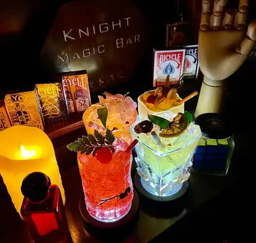 北京夜生活怎么玩?纸醉金迷的酒吧街区?还是热闹繁华的夜商圈?