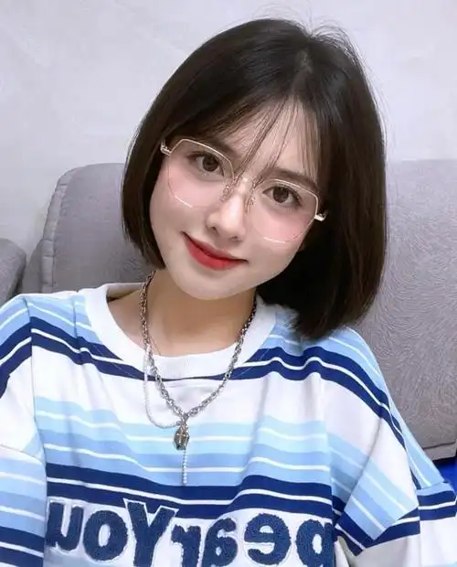 女生圆脸适合什么短发(4款显脸小又可爱短发)