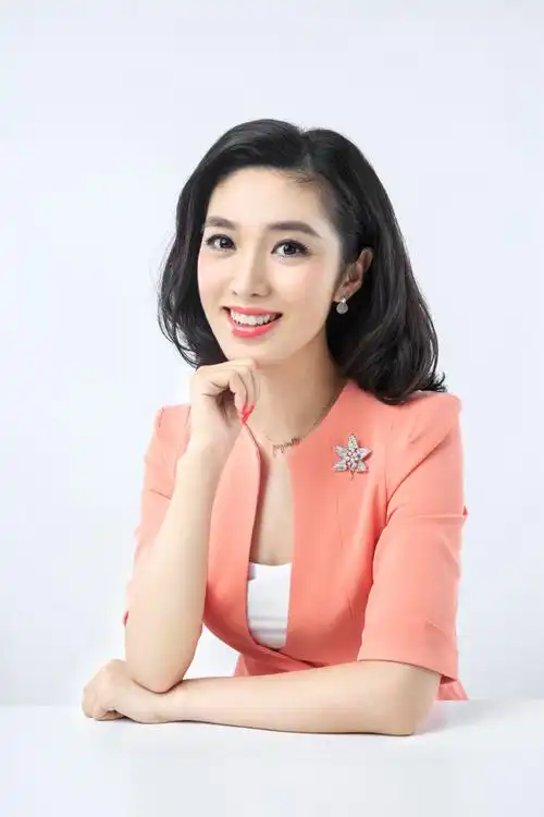 何卿柏栩栩写真图片,明星,明星,主持人,东方卫视,何卿