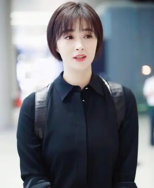 36岁蒋欣减肥成功变女神,换蘑菇头发型似学生,这气质我服!