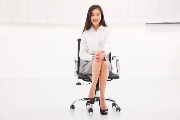 微笑,年轻,职业女性,坐,椅子_高清图片_全景视觉