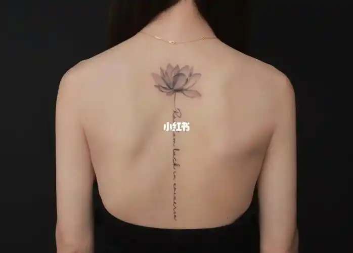 纹身也清新  #上海纹身  #脊椎纹身  #莲花纹身