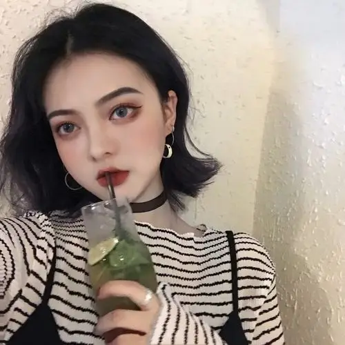 世中仙儿の女生头像〔气质〕〔高冷〕〔原宿风