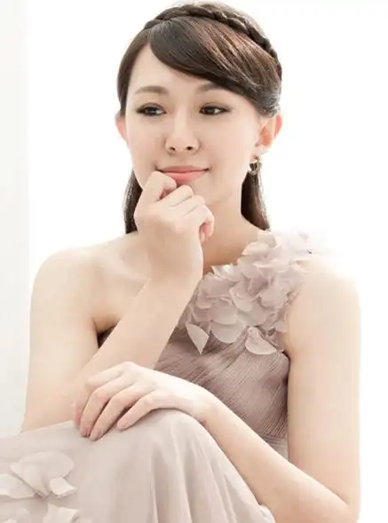 卓依婷个人资料简介