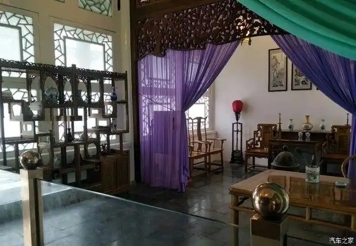 蘅芜苑是薛宝钗的住所之一,里面的陈设一应俱全,完成度相当高.