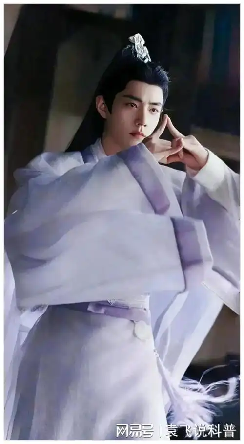 肖战新剧神图不经意间露出的姿态简直绝美