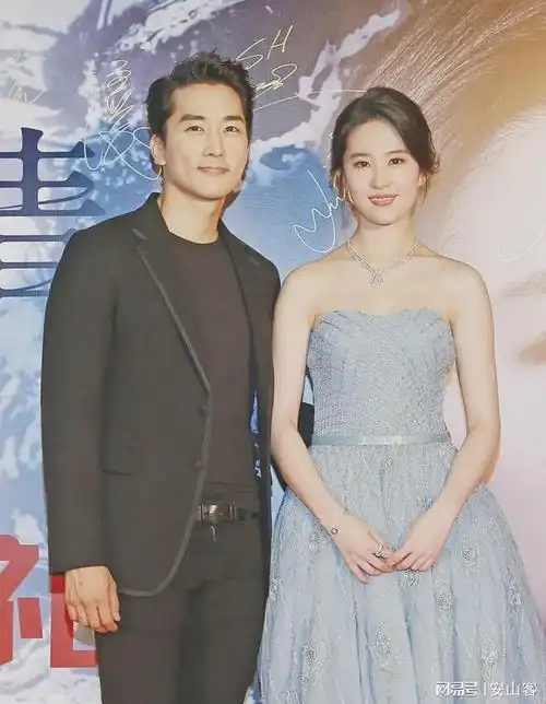 刘亦菲干妈杨采钰新恋情曝光,结束相差30岁老少恋,爱上了高富帅