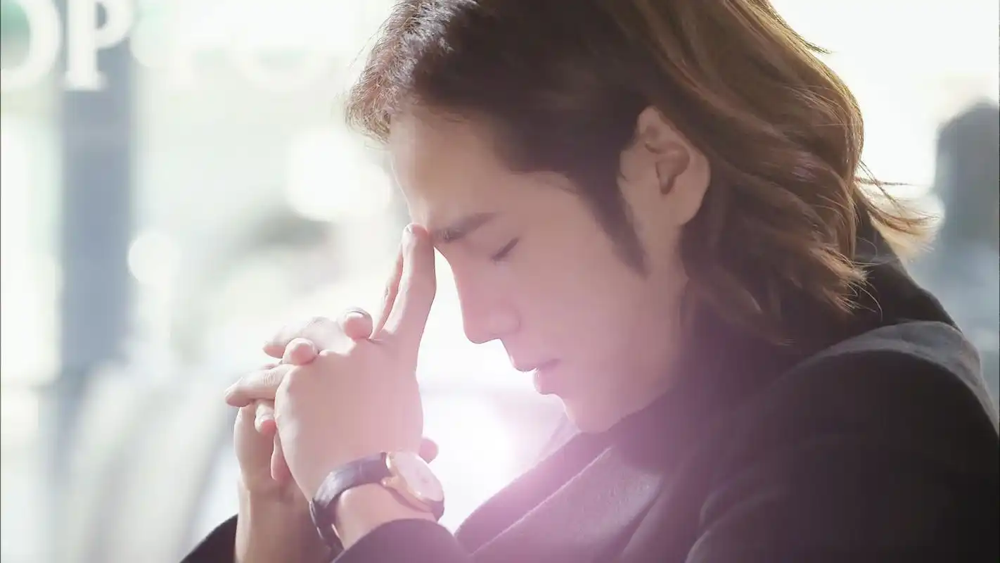 《漂亮男人》高清桌面壁纸