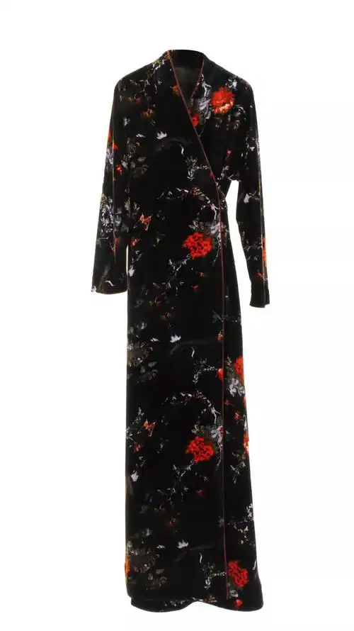 小铜珠与黑曜石的排列,极有层次,表达了荷木hemu品牌对细节的机制追求