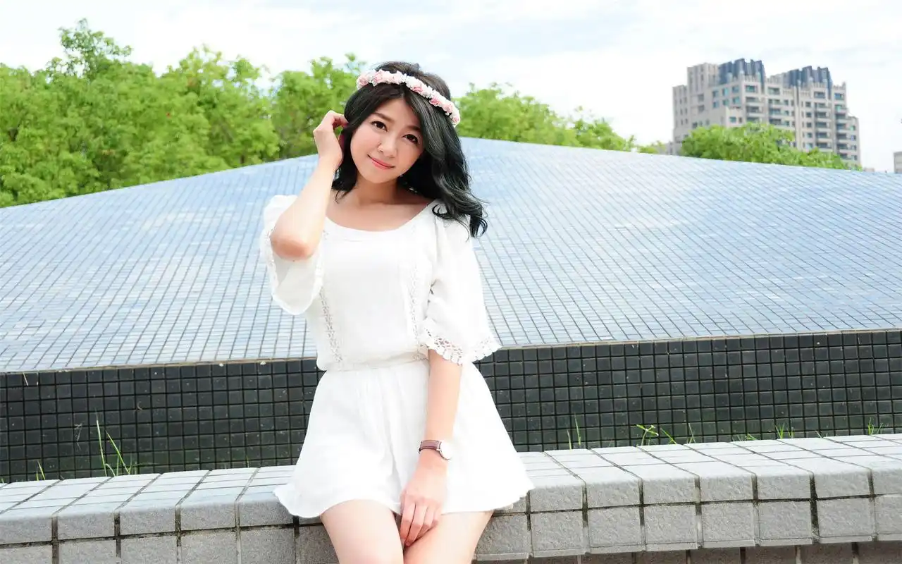 成熟女人魅力街拍图片桌面壁纸