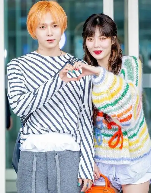 旧情复燃?泫雅和金晓钟确认复合,重归于好似刚公布恋情时甜蜜