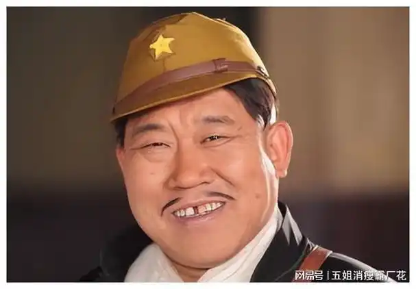 杜旭东歪嘴吓坏无数人坏人扮相令人害怕68岁频繁说错话