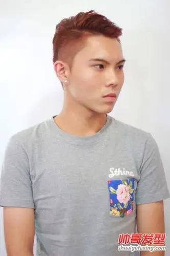 七款不同风格的两侧推平的发型(6)-两边剃光发型-帅哥发型网