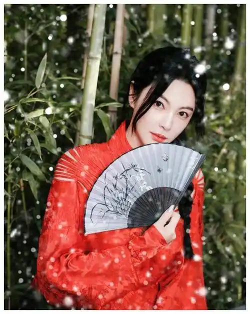 36岁的张雨绮用腰间的赘肉,给内娱的"白幼瘦"女星们上了一课!_审美_来