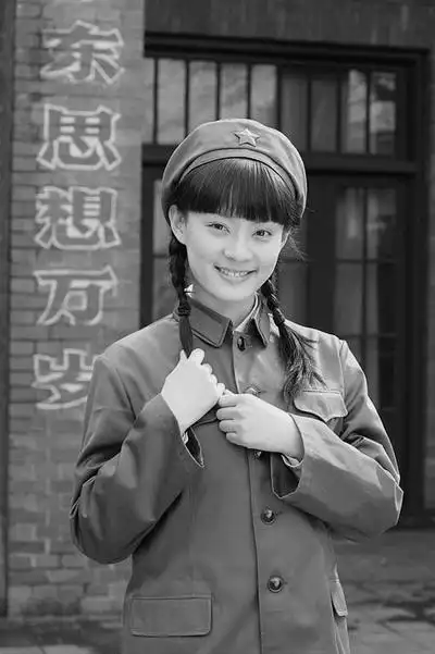 都市频道13日起播出电视剧《幸福像花儿一样》孙俪献出两个"第一次"