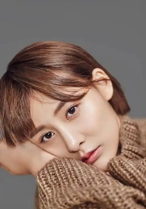 美女明星 | 贾青短发新发型鬼马搞怪俏皮灵动