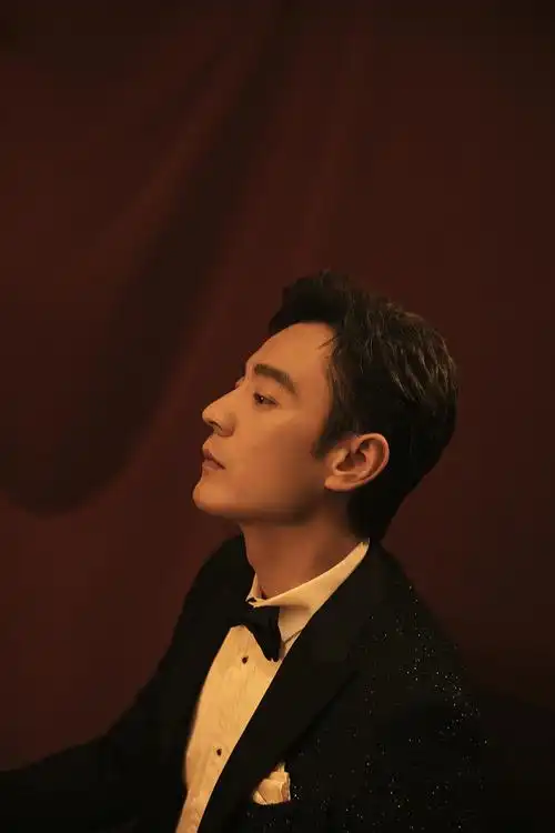 李光洁最新写真曝光 深邃眼神尽显轻熟魅力