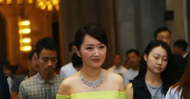 这场案件与前男友赖文峰有关系,虽然当时已经分手,但杨钰莹也因为这件