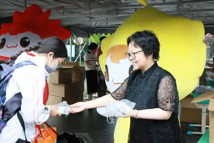 【第1216期】"强国红 文化传 科技新"上海市莘城学