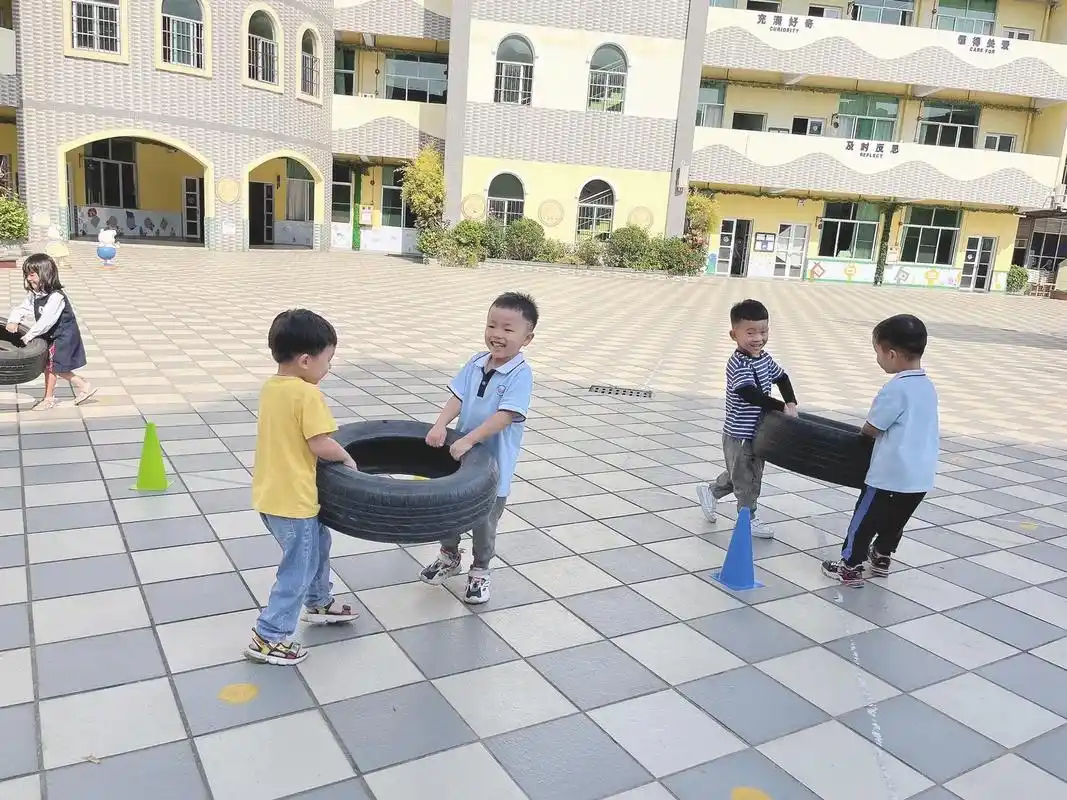 幼儿园小朋友们都是这么可爱 #每一张照片都是满满的回忆和足 - 兑趑