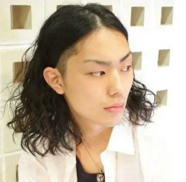 男生没有鬓角适合的烫发发型