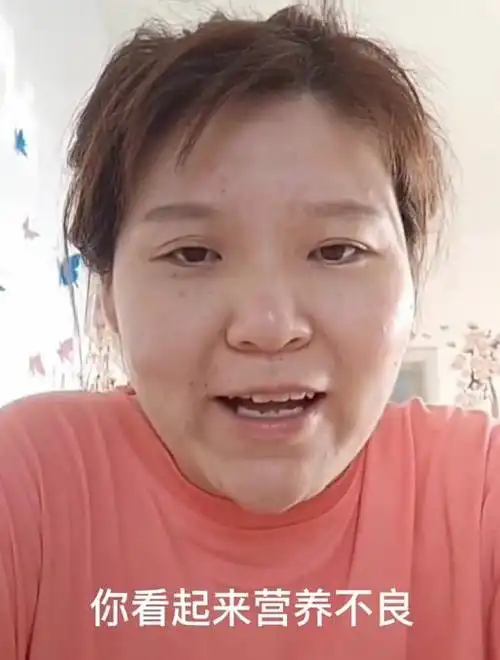 被封一个月后,"郭老师"再次现身直播间,改头换面