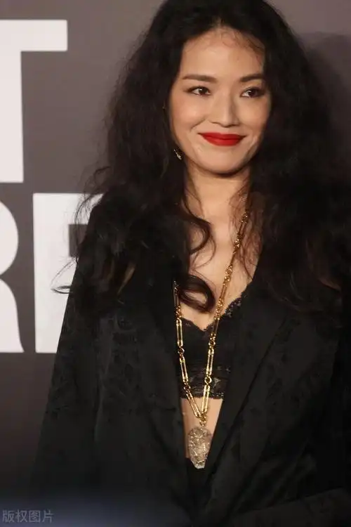 "华语影后"舒淇:被誉为最美女星,一生被黑也难掩她的光芒!