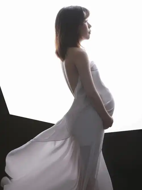 孕妇照没有一块布解决不了的 孕味十足