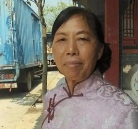 周星驰为什么要选一个奇丑无比的老太太演电影