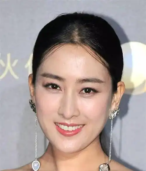 要说马苏也是年纪不小了,本身还是有点老成的感觉的.