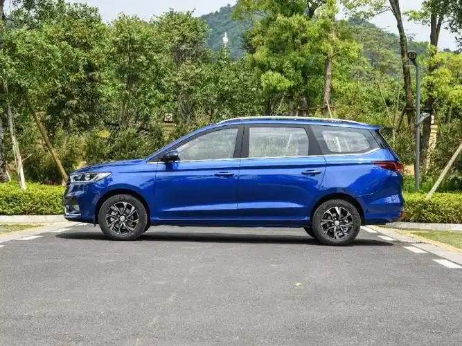 宝骏360自动豪华体验 6座家用mpv