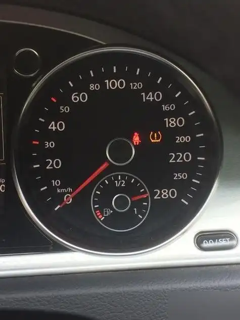 速腾胎压监测灯亮了就是提示有问题吗