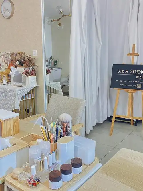 一个人的美甲工作室桌面摆放大公开