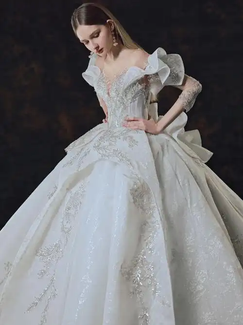 独家款式让你的婚纱独一无二呀洛阳婚礼